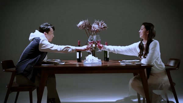 生活的儀式感是餐桌上的一束鮮花幾道好菜