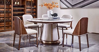 對(duì)于實(shí)木餐桌椅選購(gòu)應(yīng)該考慮哪些方面？